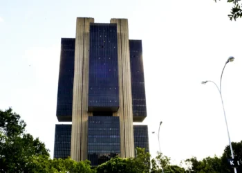 Copom decide Selic sob pressão fiscal e quórum incompleto no Banco Central
