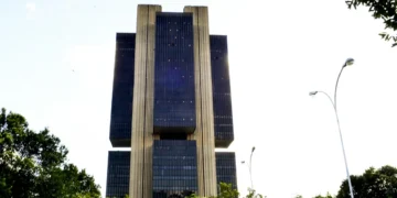 Copom decide Selic sob pressão fiscal e quórum incompleto no Banco Central