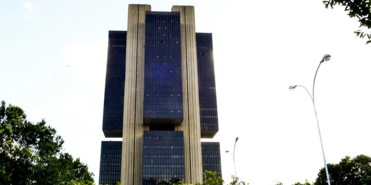 Copom decide Selic sob pressão fiscal e quórum incompleto no Banco Central