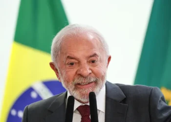 Lula sobe o tom no NYT sobre Venezuela e EUA, e reacende debate: diplomacia de princípios ou custo interno crescente?
