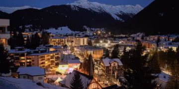 O Crepúsculo dos Deuses em Davos: A Elite Global Encara o Abismo da Economia em K e o Retorno de Trump