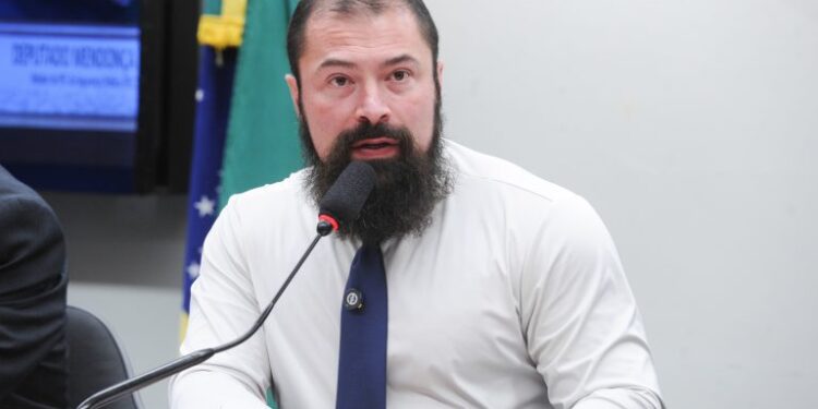 Defesa paga pelo Estado: Câmara avança em projeto para blindar atuação de policiais sob acusação