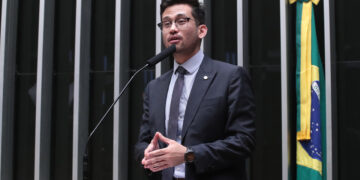 Portal Fora do Ar, Prefeito no Banco dos Réus? Projeto Quer Criminalizar “Apagão” de Transparência Municipal