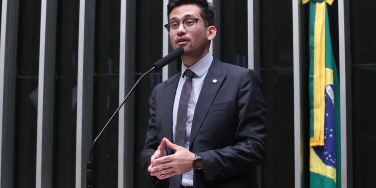 Portal Fora do Ar, Prefeito no Banco dos Réus? Projeto Quer Criminalizar “Apagão” de Transparência Municipal