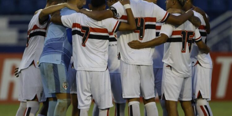 “Fantasminha levou susto… e tomou cinco”: Cotia reage, vira show e São Paulo avança na Copinha