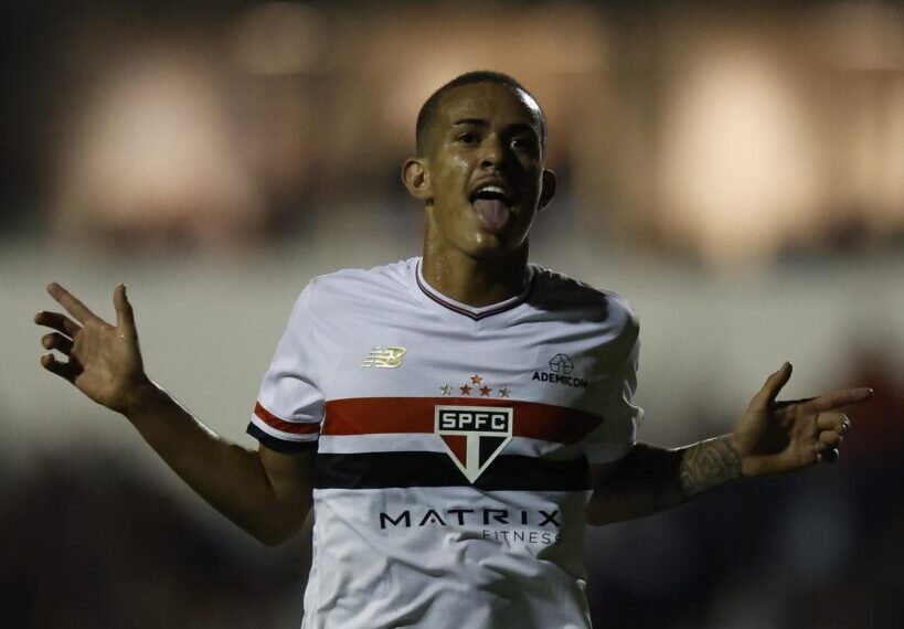 “Do meio da rua para a semifinal”: São Paulo bate Botafogo e segue vivo na Copinha