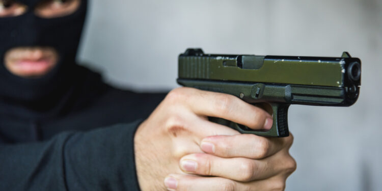 Massacre em Barbearia: Dois Criminosos Disparam 31 Tiros e Deixam Quatro Mortos em Jaboatão dos Guararapes!